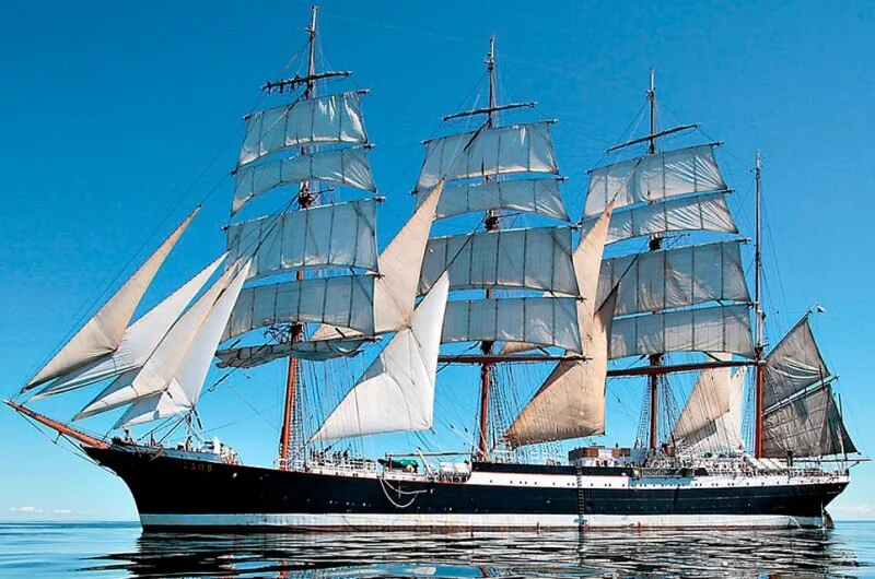 El velero escuela más grande del mundo visita Vigo como regalo de navidad