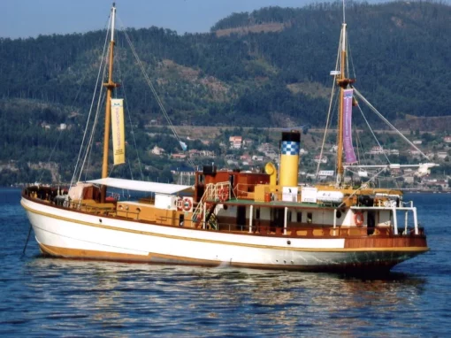 Celebra tu evento de empresa a bordo de un barco único en el centro de Vigo