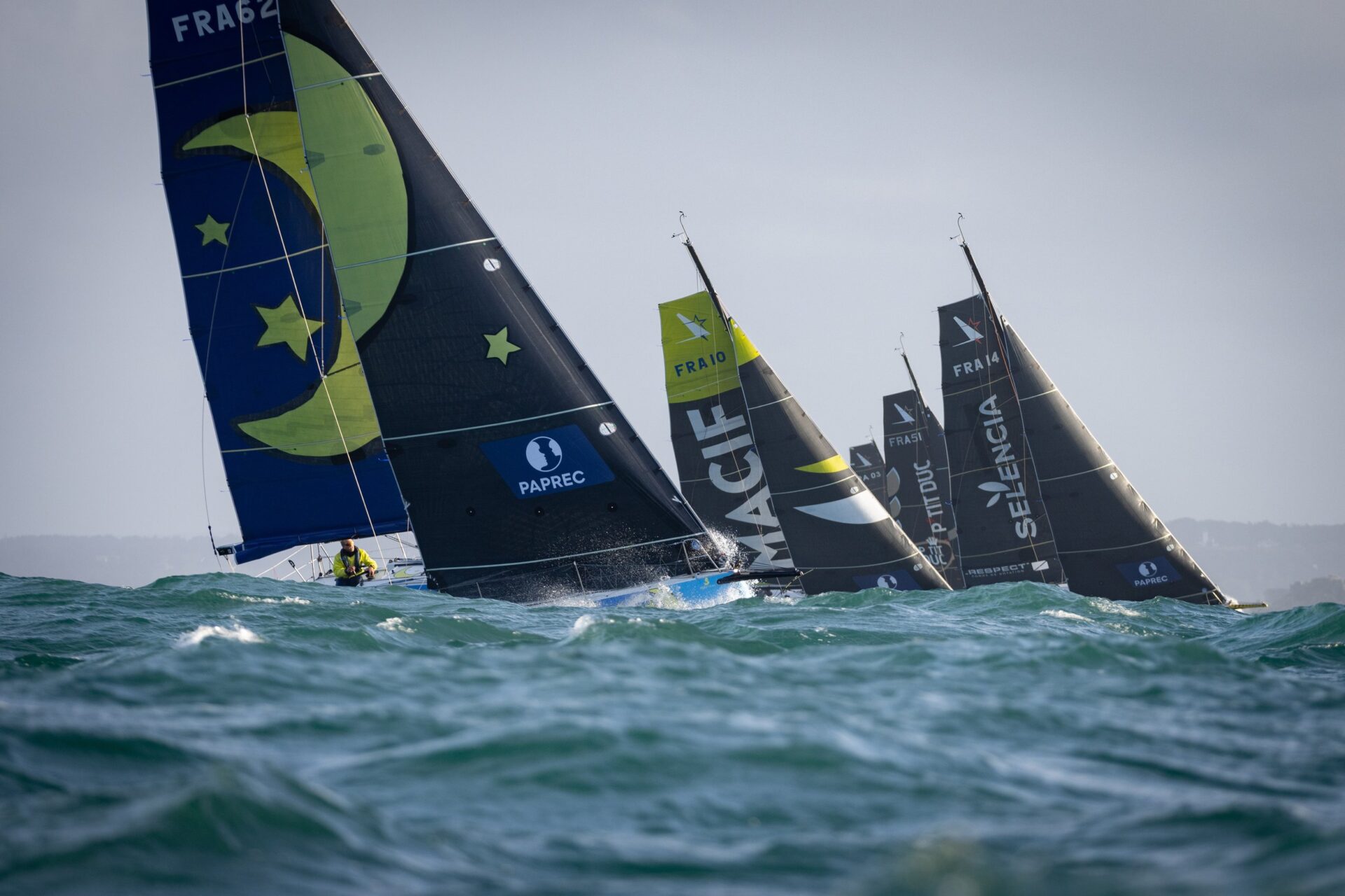 La flota de La Solitaire du Figaro Paprec se adentra en el Atlántico rumbo a Vigo